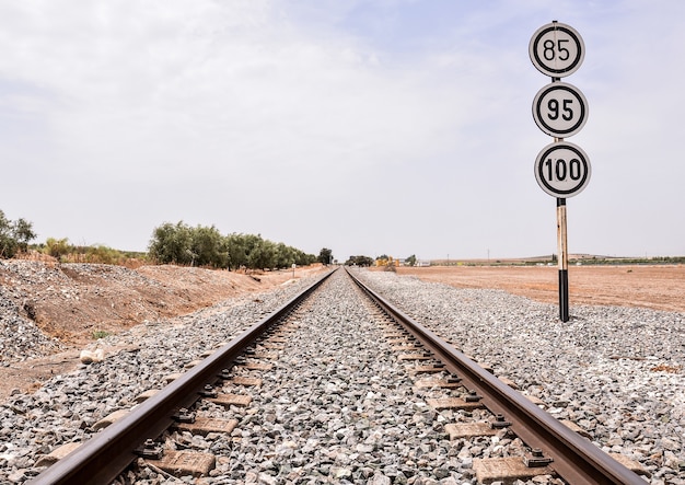 Hermosa foto de una vía de tren