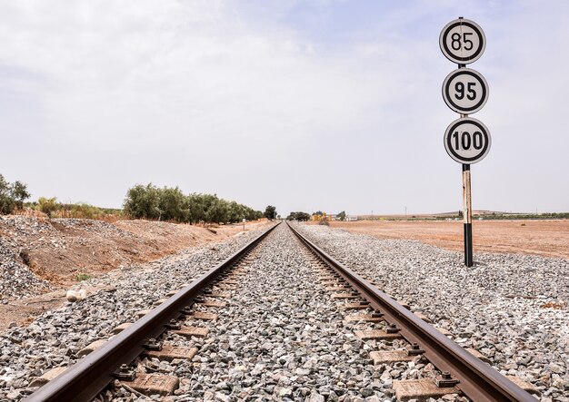 Hermosa foto de una vía de tren