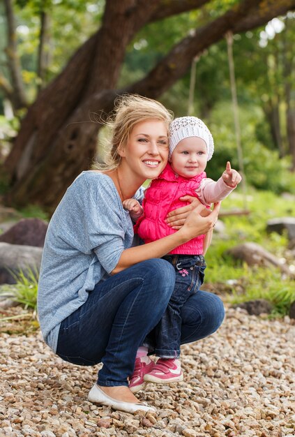 Hermosa madre con hija