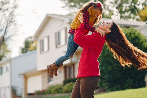 Hermosa madre con su pequeña hija