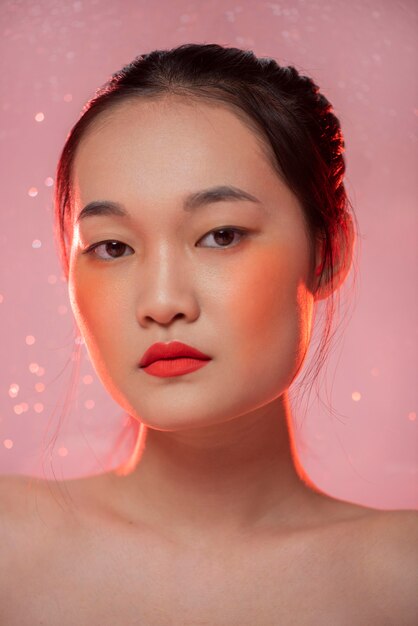 Hermosa mujer asiática con maquillaje