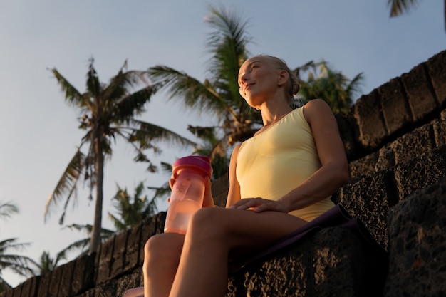 Hermosa mujer posando. bali