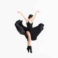 Foto gratuita hermosa mujer profesional bailando con gracia