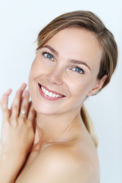 Hermosa mujer sonriendo