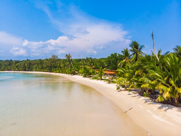 Hermosa naturaleza playa tropical y mar.