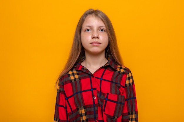 hermosa niña con camisa a cuadros