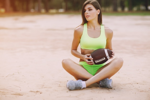 Foto gratuita hermosa niña deportiva