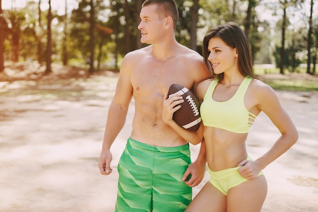 Hermosa pareja deportiva