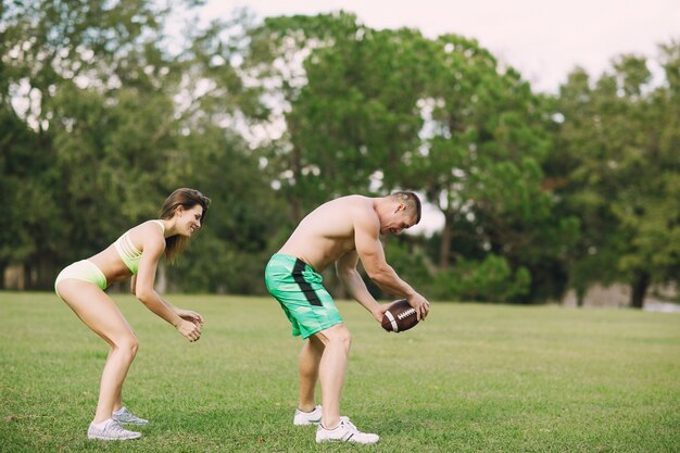 Hermosa pareja deportiva