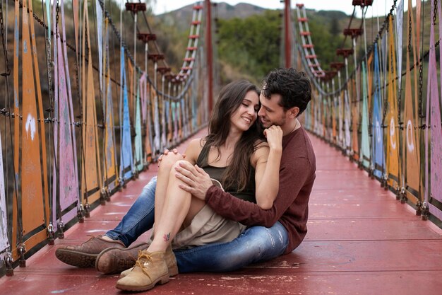 Hermosa pareja pasar tiempo juntos