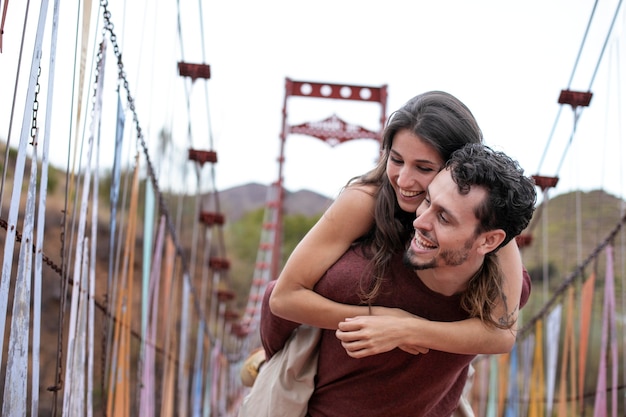 Hermosa pareja pasar tiempo juntos