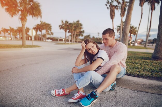 Hermosa pareja en la playa