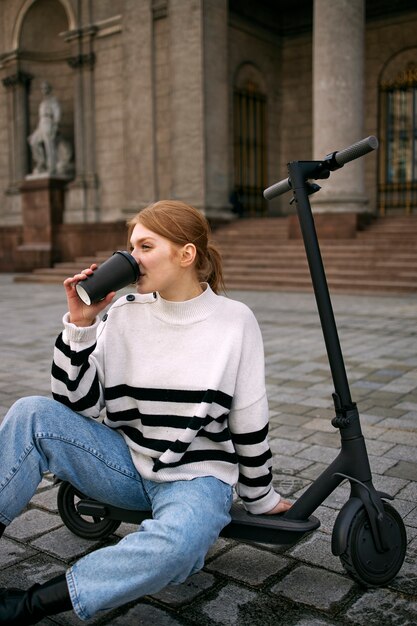 Hermosa persona de Bielorrusia en la ciudad.