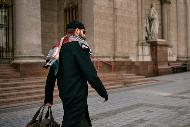 Hermosa persona de Bielorrusia en la ciudad.