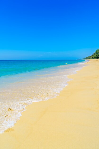 Hermosa playa y mar