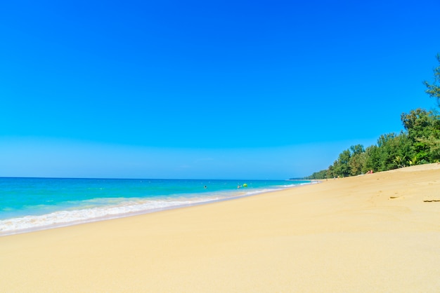 Hermosa playa y mar