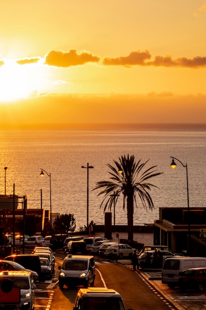 Hermosa puesta de sol en la playa