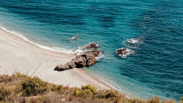 Hermosa vista al mar con mar