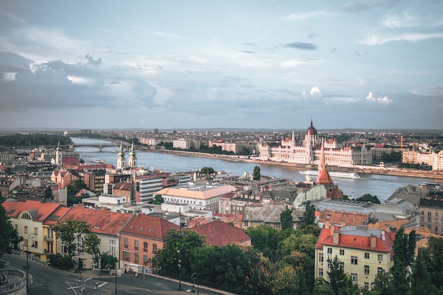 La hermosa vista y arquitectura de Budapest