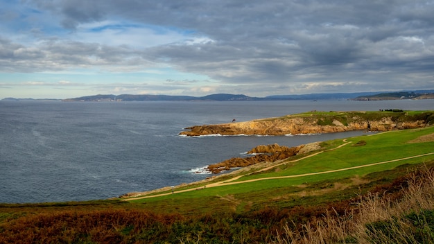 Hermosa vista de la ciudad portuaria de La Coruña en Galicia, España