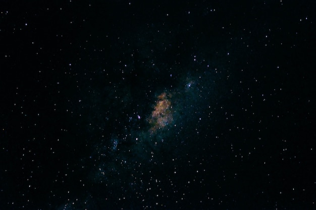 Foto gratuita hermosa vista de las estrellas en el cielo nocturno.