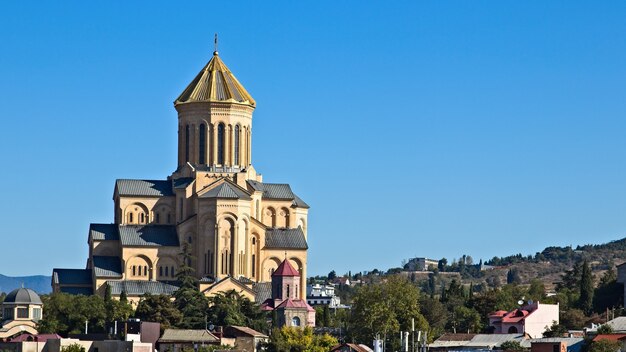 Hermosa vista de la iglesia de San Nicolás capturada en Tbilisi, Georgia