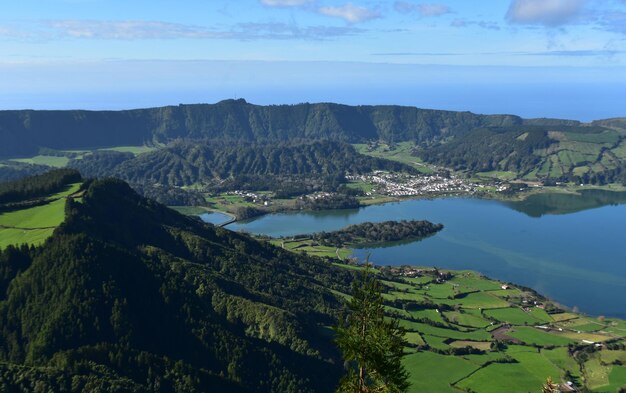 Hermosa vista del lago Sete Cidades en las Azores