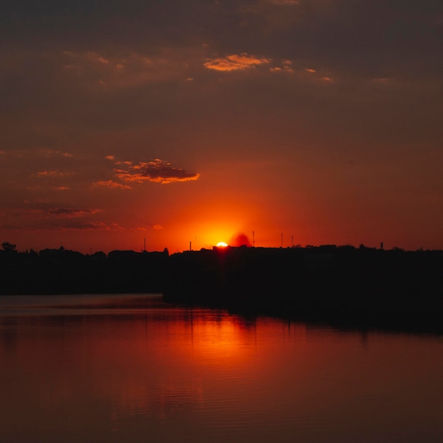 Hermosa vista de la luz del amanecer