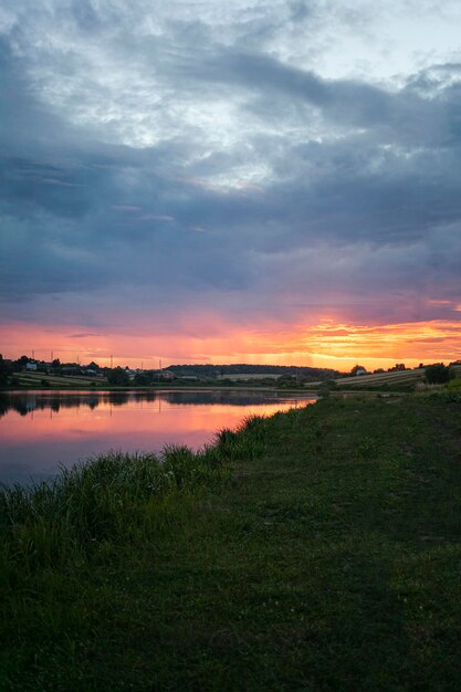 Hermosa vista de la luz del amanecer