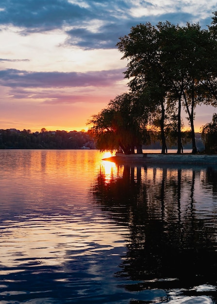 Hermosa vista de la luz del atardecer