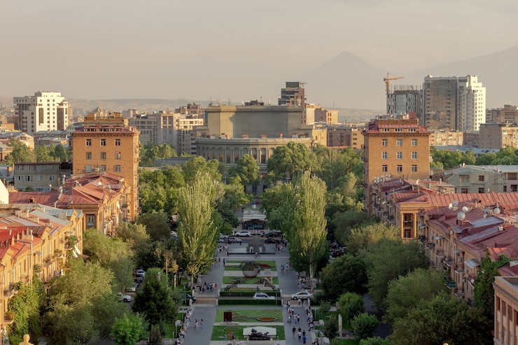 Foto gratuito hermosa vista de la ópera y la cascada en ereván, armenia