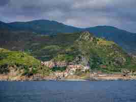 Foto gratuita hermosa vista del pueblo de manarola en italia