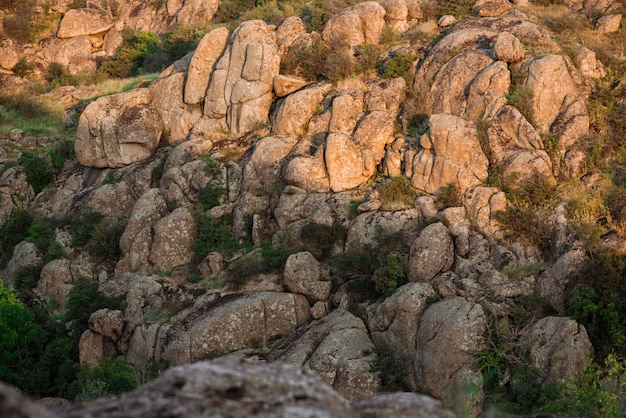 Hermosa vista de rocas en el cañón