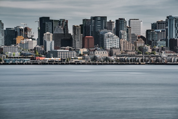 Hermosa vista de Seattle en un día sombrío