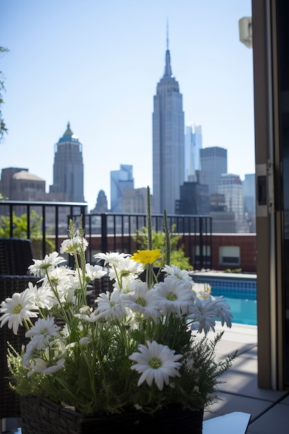 Hermosas flores y edificio Empire State.