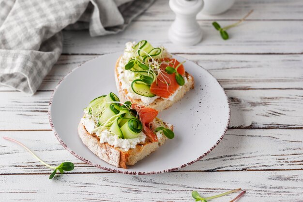 Hermoso arreglo de comida deliciosa