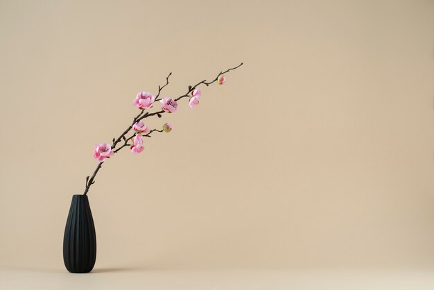 Hermoso arreglo de ikebana