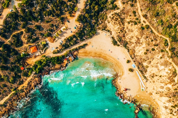 Hermoso Chipre, Konnos Bay en el parque natural de Cape Greko,