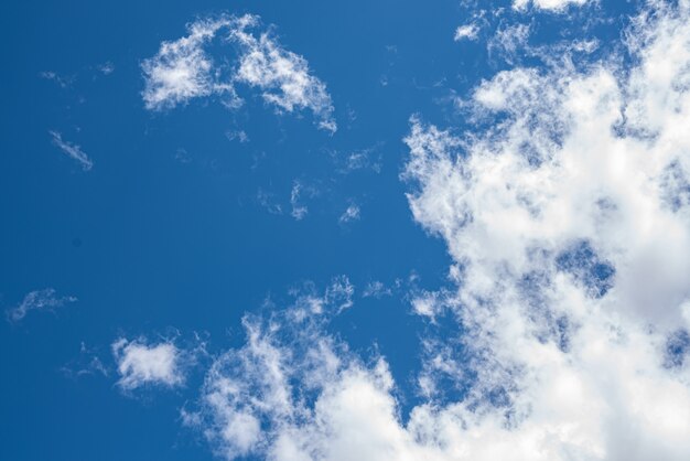 Hermoso cielo con nubes