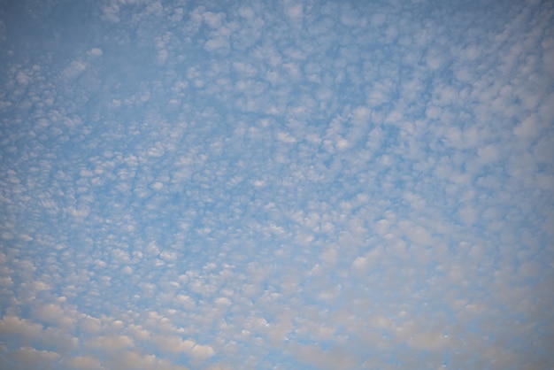 Hermoso cielo con nubes