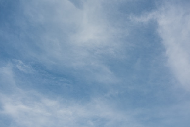 Hermoso cielo con nubes