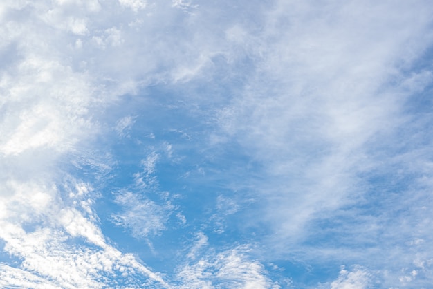 Hermoso cielo con nubes