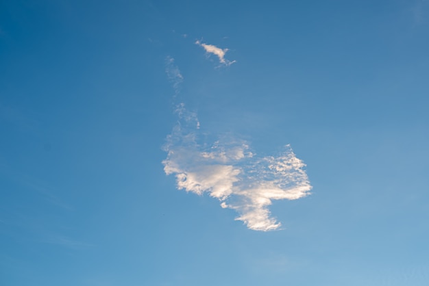 Hermoso cielo con nubes