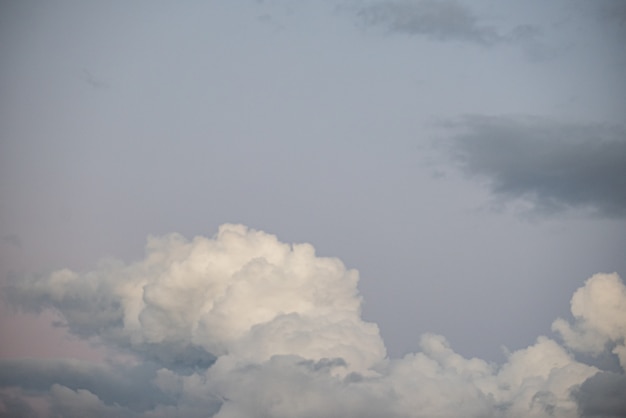 Hermoso cielo con nubes