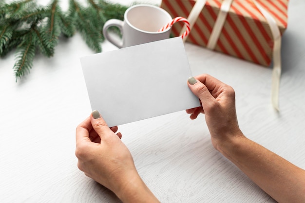 Hermoso concepto de navidad en casa con espacio de copia