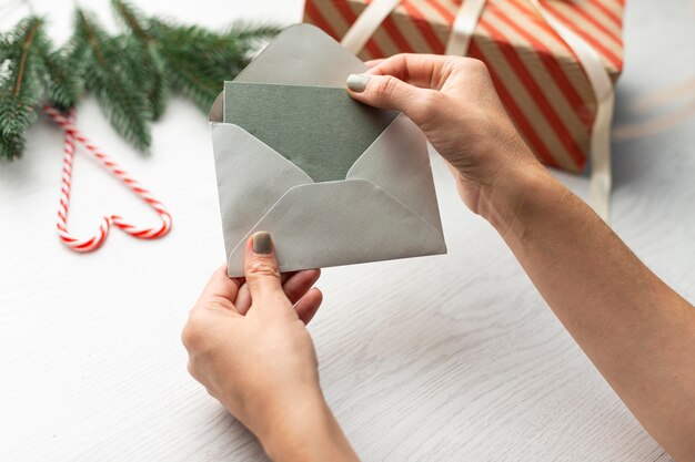 Hermoso concepto de navidad en casa con espacio de copia