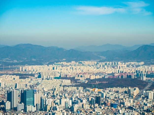 Foto gratuita hermoso edificio de arquitectura en la ciudad de seúl