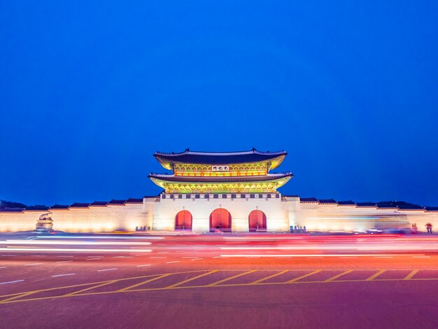 Hermoso edificio de arquitectura del palacio gyeongbokgung