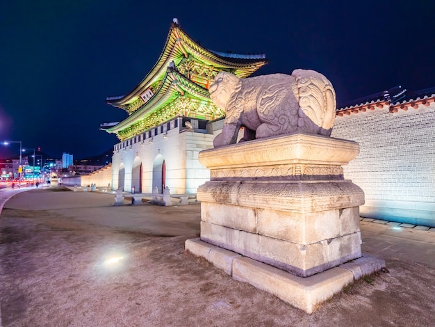Hermoso edificio de arquitectura del palacio gyeongbokgung