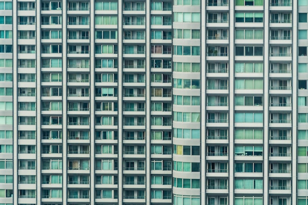 Hermoso edificio exterior y arquitectura con patrón de ventana.